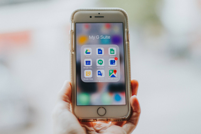 Ilustrasi Cara Mengirim File lewat Google Drive. Foto: Unsplash/Elle Cartier