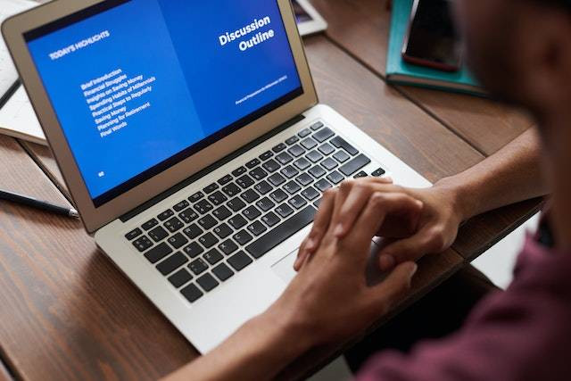 Langkah-langkah membuat Mail Merge. Sumber: pexels.com