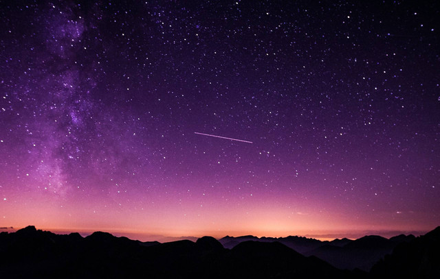 Ilustrasi Kata-Kata Renungan Malam. Sumber: Unsplash/Vincentiu Solomon