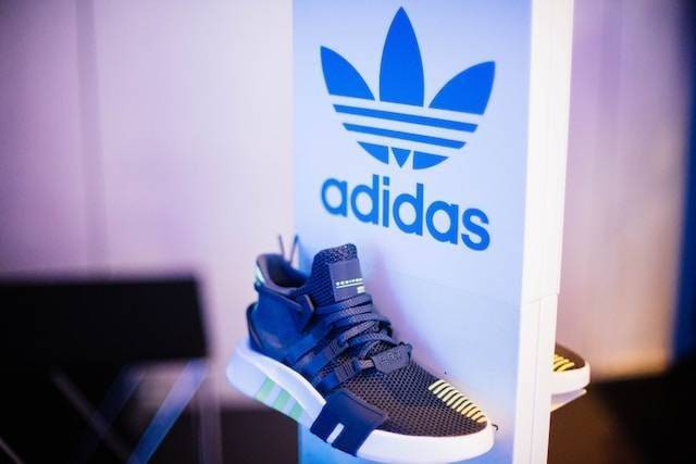Ilustrasi ukuran sepatu UK Adidas. Foto: Unsplash. 