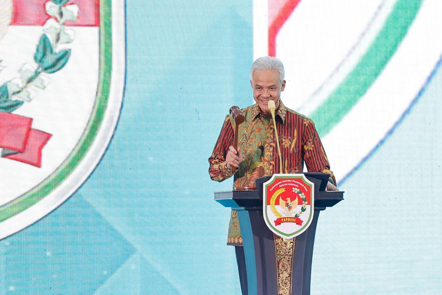 Ganjar Pranowo dalam membuka Rakernas DPP PAPDESI ke-2 dengan tema 'Mendorong Pemerintah Segera Mengesahkan Revisi Terbatas UU No 6 tahun 2014 tentang Desa' di Gedung SMESCO, Pancoran, Jakarta Selatan, Selasa (26/9/2023). Foto: Dok. Istimewa