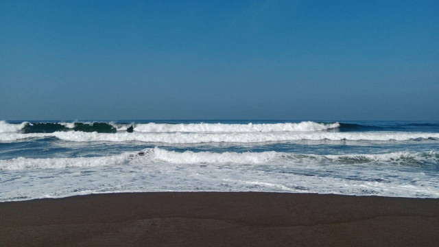 Sumber: Foto pribadi. Pantai Jetis, Kabupaten Purworejo, Jawa Tengah