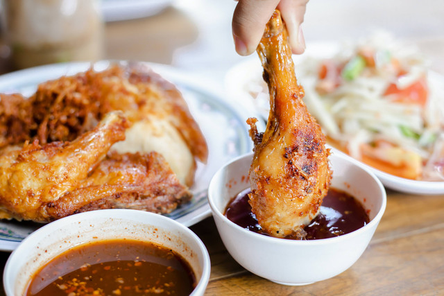 Ilustrasi Cara Bikin Ayam Rica-rica. Unsplash/Streets of Food.