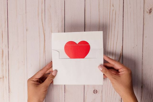 Ilustrasi puisi bucin. Sumber: Unsplash/Rinck Content Studio