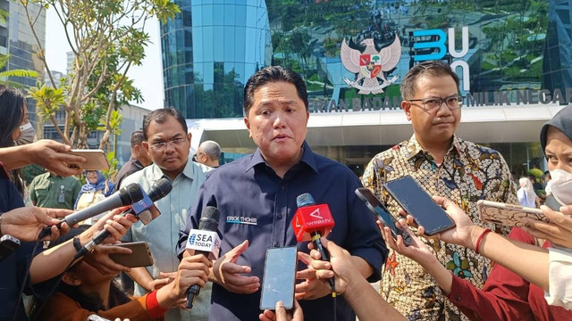 Menteri BUMN Erick Thohir usai penanaman pohon di depan kantor Kementerian BUMN, Rabu (27/9/2023). Foto: Fariza Rizky Ananda/kumparan