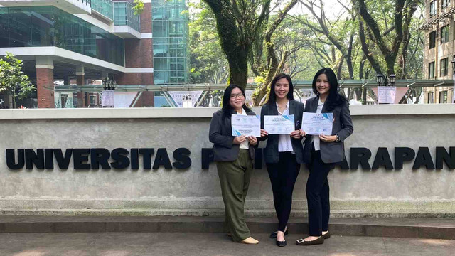 Tim Delegasi FH UPH yang terdiri dari mahasiswa Angkatan 2020 dan 2021 berhasil meraih penghargaan Best Paper Honorable Mention Legal Opinion Competition dalam kompetisi Trisakti Business Law Fair (TBLF) I 2023 yang diadakan pada 15-17 Juli 2023.