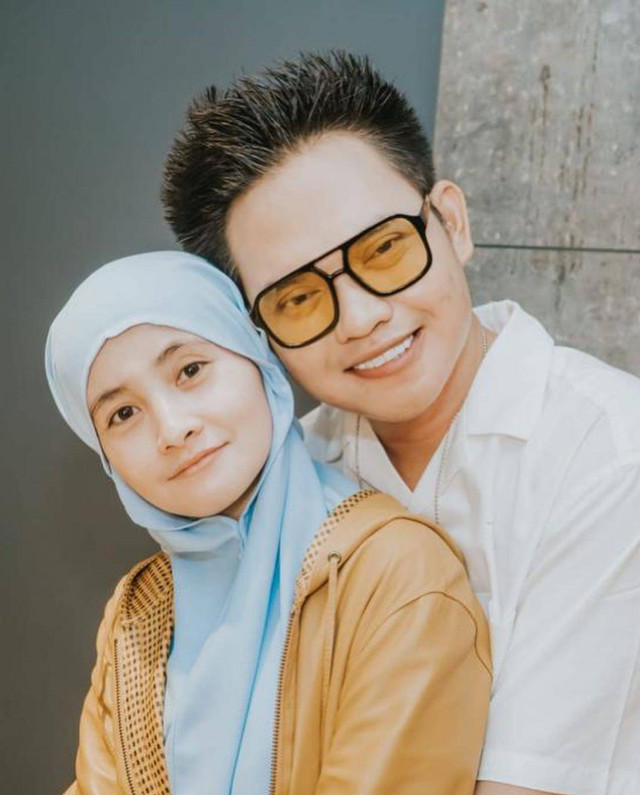 Dodhy Kangen Band dan istri. Foto: Instagram/@dodhyofficial