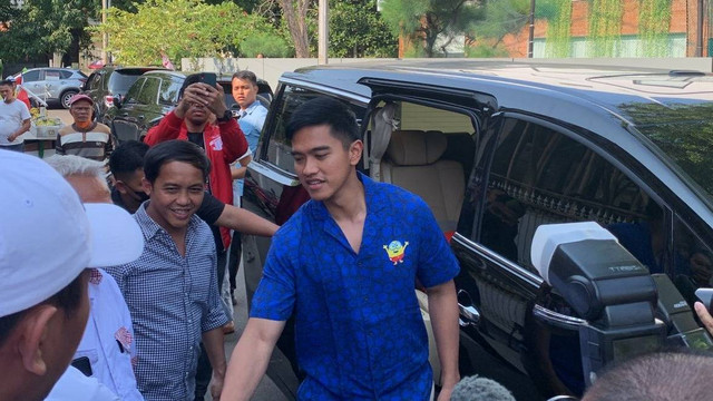 Ketum PSI Kaesang Pangarep sambangi kantor DPP Barisan Relawan Jokowi Presiden (Bara JP) di Jalan Kayu Putih, Jakarta Timur, Rabu (27/9/2023).  Foto: Luthfi Humam/kumparan