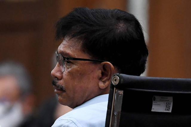 Mantan Menkominfo Johnny G Plate menjadi saksi dalam sidang lanjutan kasus dugaan korupsi BTS 4G dengan terdakwa Irwan Hermawan, Galumbang Menak Simanjuntak, dan Mukti Ali di Pengadilan Tipikor, Jakarta Pusat, Rabu (27/9). Foto: ANTARA FOTO/Sigid Kurniawan