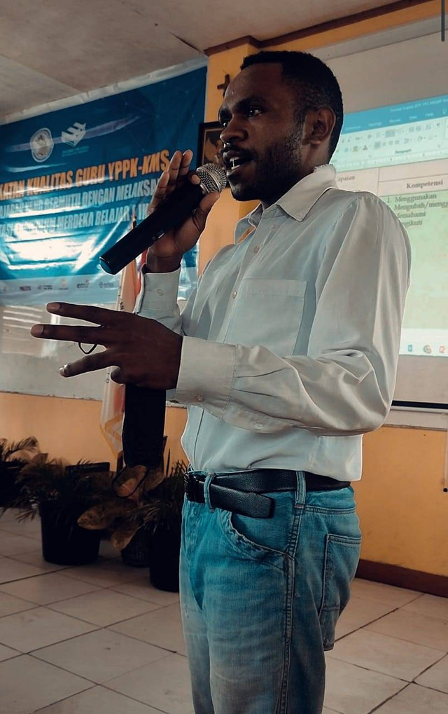 Salah satu peserta menyampaikan gagasannya, Dok. Apri Damai