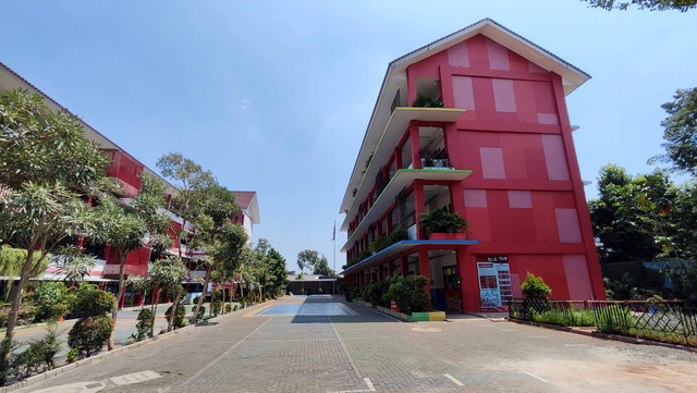 SDN 06 Petukangan Utara, Pesanggrahan, Jakarta Selatan, lokasi siswi SD lompat dari lantai 4. Foto: Jonathan Devin/kumparan