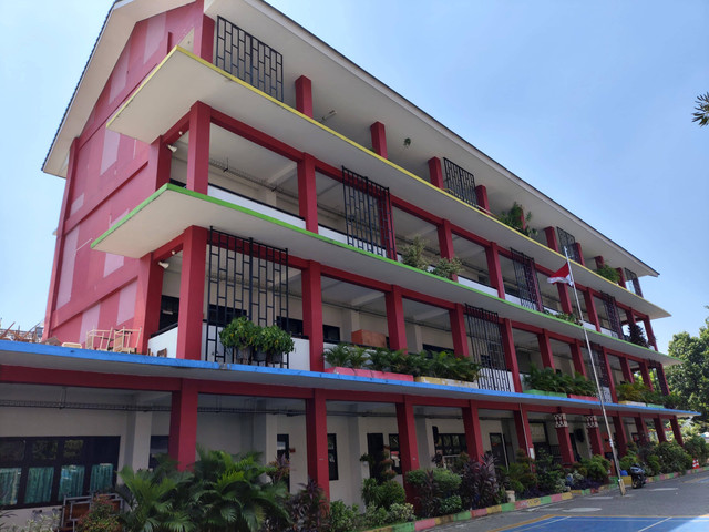 SDN 06 Petukangan Utara, Pesanggrahan, Jakarta Selatan, lokasi siswi SD lompat dari lantai 4. Foto: Jonathan Devin/kumparan