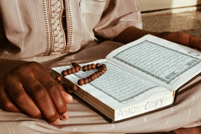 Pengertian idgham, jenis, dan contohnya dalam Al Quran. Pexels