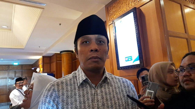 Pengasuh Pondok Pesantren Al-Falah Ploso Kediri, Muhammad Abdurrahman Kautsar atau Gus Kautsar usai menghadiri acara forum silaturahmi bersama para ulama Nahdlatul Ulama (NU) Jawa Timur di Hotel Shangri-La, Surabaya pada Kamis (28/9/2023). Foto: Farusma Okta Verdian/kumparan