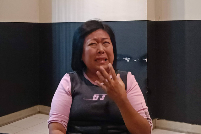 Ida Susanti (59) warga Surabaya yang ditipu pasangannya yang mengaku seorang perempuan Foto: Farusma Okta Verdian/kumparan