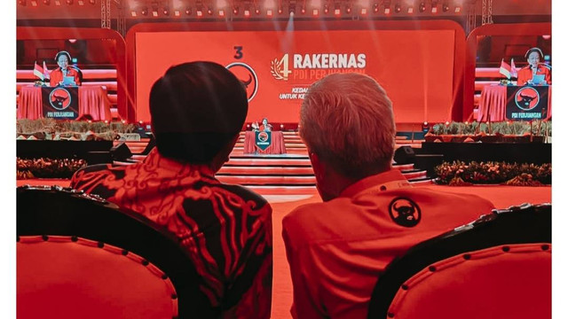 Ganjar dan Jokowi di Rakernas PDIP, Jumat (29/9) Foto: Twitter