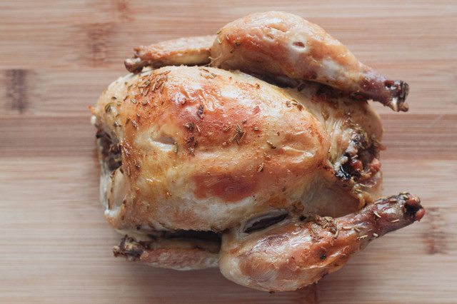 Ilustrasi Cara Membuat Ayam Suwir Kemangi. Unsplash/Tofan Teodor.