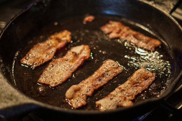 Ilustrasi teknik memasak kering. Sumber Unsplash/Thomas Park