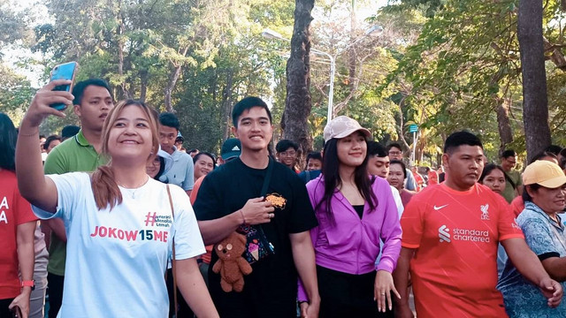 Ketum PSI Kaesang Pangarep mengunjungi Car Free Day (CFD) di Lapangan Renon, Kota Denpasar, Minggu (1/10/2023).  Foto: Denita BR Matondang/kumparan