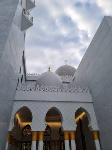 Masjid Sheikh Zayed Surakarta (Sumber : Pribadi, 17/7/2023)