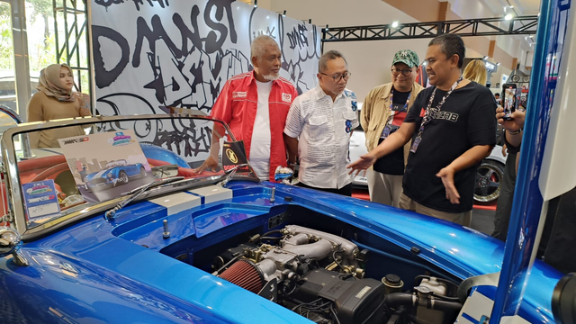 Mendag Zulkifli Hasan saat mengunjungi pameran modifikasi dalam Indonesia Modification and Lifestyle Expo (IMX) 2023 di Jakarta Convention Center (JCC), Senayan, Jakarta, Minggu (1/10). Foto: Dok. Istimewa