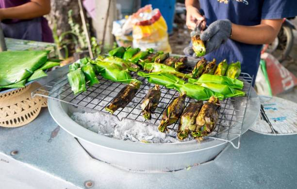 Ilustrasi Cara Buat Nasi Bakar Ayam Suwir, Foto: Unsplash/muthardman.