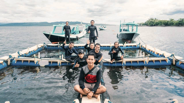 Pemberdayaan Masyarakat Sekitar yang dilibatkan dalam ekosistem Yukbanyuwangi bidang pariwisata bahari sesuai keahlian masing masing (Foto oleh Panji Bayu Segara)