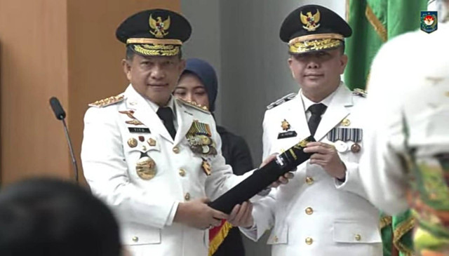 Mendagri Tito Karnavian saat melantik Agus Fatoni sebagai Pj Gubernur Sumsel, Dok. Kemendagri RI