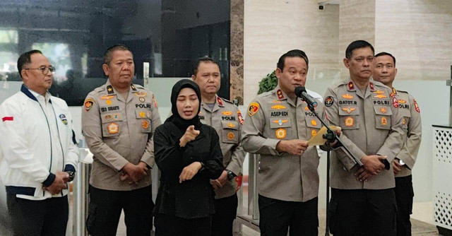 Kepala Operasi Nusantara Cooling System, Irjen Asep Edi Suheri, saat menyampaikan keterangannya kepada wartawan, Senin (2/10/2023). Foto: Jonathan Devin/kumparan