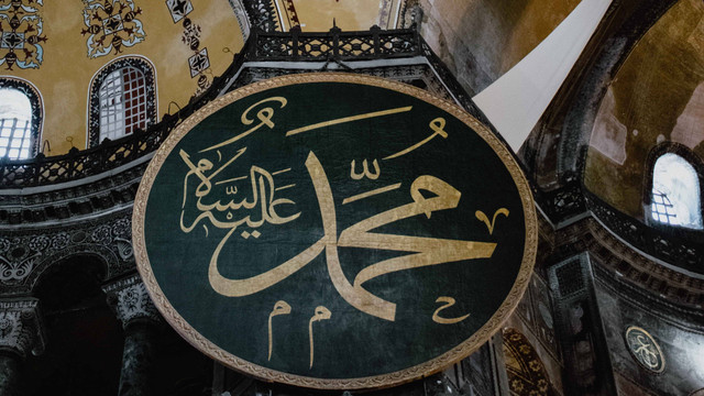 Kaligrafi bertuliskan lafadz Nabi Muhammad. Sumber: Unsplash