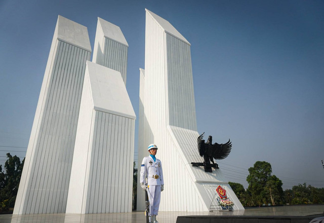Suasana upacara dalam rangka Ziarah Nasional mewakili Panglima TNI di Taman Makam Pahlawan (TMP) Kalibata, Jakarta, Rabu (4/10). Foto: Iqbal Firdaus/kumparan