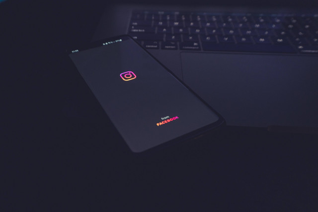 Ilustrasi Cara Melihat Siapa Saja yang Mengunjungi Profil IG. Unsplash/Azamat E.