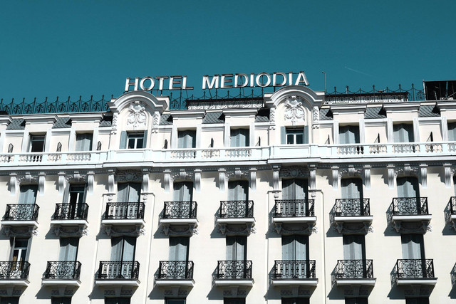 Ilustrasi hotel tua di Semarang, sumber: unsplash/CamilleGomeera