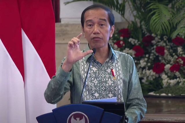Presiden Jokowi memberi arahan kepada peserta PPSA XXIV dan Alumni PPRA LXV 2023 Lemhannas RI di Istana Negara, Rabu (4/10/2023). Foto: Youtube/Sekretariat Presiden