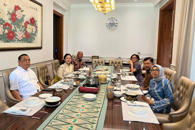 Ketua DPR sekaligus Ketua DPP PDIP Puan Maharani bertemu Wakil Presiden RI ke-10 dan 12 Jusuf Kalla di kedimannya di Jalan Brawijaya, Jakarta, Rabu (4/10/2023).  Foto: Dok. Istimewa