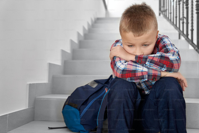Ilustrasi Ciri-ciri Bullying Sosial. Sumber: Unsplash