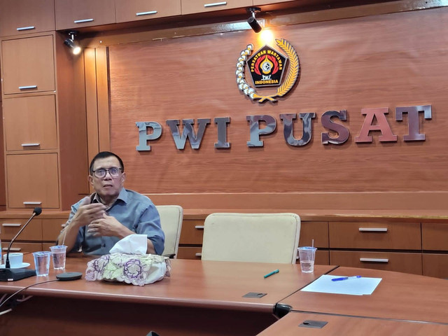 Pendidikan dan UKW Program Prioritas Kepemimpinan Hendry Ch Bangun