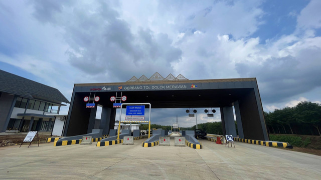 Gerbang tol Dolok Merawan dan Sinaksak, termasuk dalam ruas tol Kuala Tanjung-Tebing Tinggi-Parapat, Rabu (4/3/2023). Foto: Fariza Rizky Ananda/kumparan