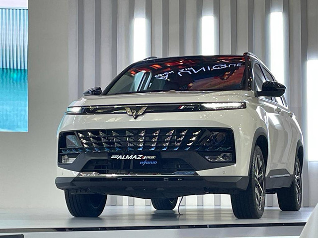 Wuling Motors Indonesia mengumumkan harga resmi Wuling Almaz RS series di Jakarta, Kamis (5/10). Foto: Sena Pratama/kumparan