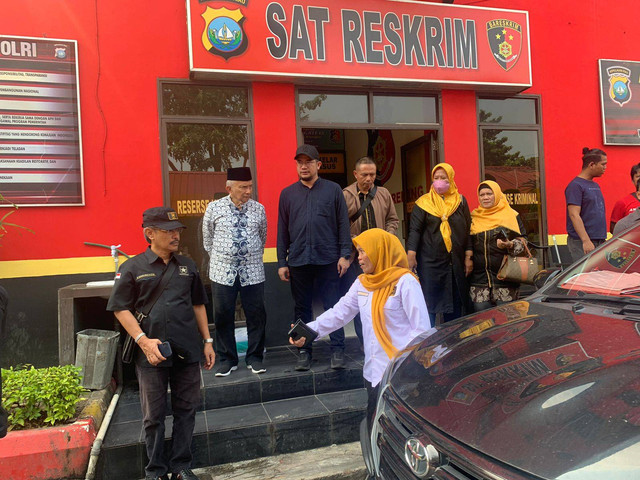 Ketua Majelis Syura Partai Ummat Amien Rais dan Ketua Umum Partai Ummat Ridho Rahmadi mengunjungi Polresta Barelang, Kamis (5/10/2023). Foto: Dok. Istimewa