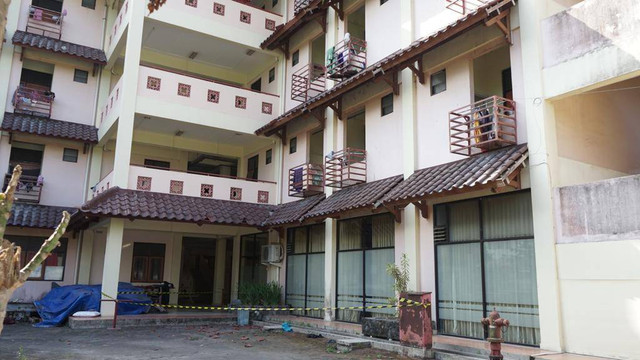 Gedung asrama Unires UMY Putri yang menjadi lokasi bunuh diri salah satu mahasiswi UMY. Foto: Arif UT/Pandangan Jogja