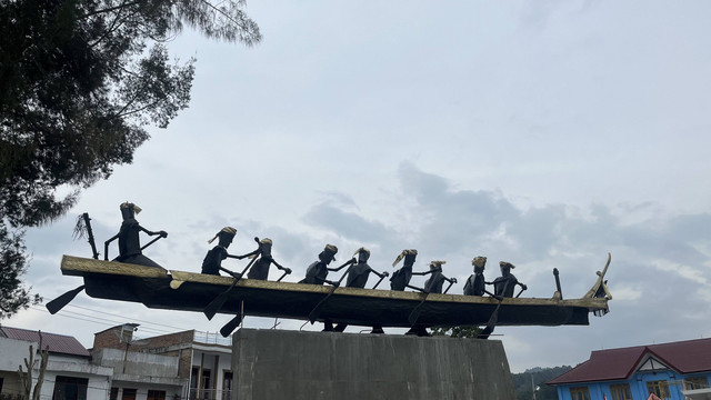 Penataan Waterfront City dan Jembatan Tano Ponggol di Kecamatan Pangururan, Samosir, Sumatera Utara, Kamis (5/10/2023). Foto: Fariza Rizky Ananda/kumparan