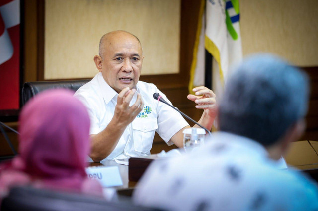Menteri Koperasi dan UKM (MenKop UKM) Teten Masduki bertemu dengan Ketua Komisi Pengawas Persaingan Usaha (KPPU) M Afif Hasbullah di Kantor Kemenkop UKM, Jumat (6/10/2023).  Foto: Kemenkop UKM