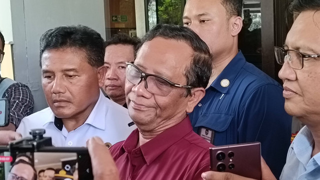 Menko Polhukam Mahfud MD saat di University Club UGM, Jumat (6/10/2023). Foto: Arfiansyah Panji Purnandaru/kumparan