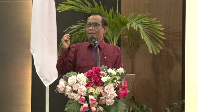 Menkopolhukam Mahfud MD saat mengisi materi kuliah umum di UGM. Foto: Dok. UGM