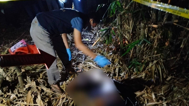 Seorang mayat ditemukan di Dusun 6 Cahaya Mas, Kecamatan Sungkai Barat, Lampung Utara. | Foto: Dok Polres Lampung Utara