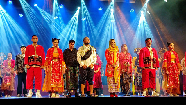 Teater Abnon Jakarta pentaskan Janji Soekma: Langgam Gambang Kehidupan di Gedung Kesenian Jakarta. Foto: Aprilandika Pratama/kumparan