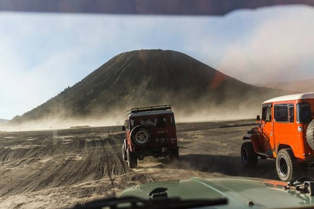 Ilustrasi apakah ke Bromo harus sewa Jeep. Sumber: Unsplash/Levi Ari Pronk