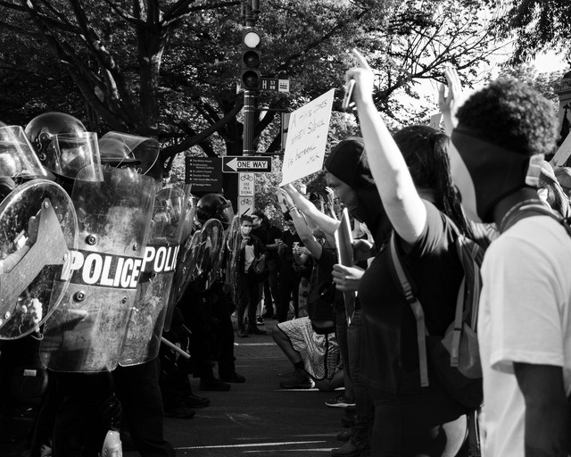Ilustrasi dampak konflik sosial. Sumber foto: Pexels