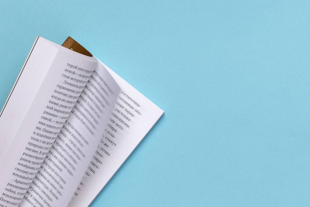 Ilustrasi macam-macam phrases connector (penghubung frasa), Sumber: Pexels/Stas Knop